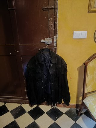 Chaquetón negro vintage con flecos
