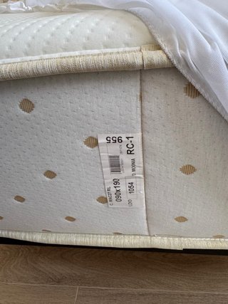 Habitación dos camas de 90 cm con cabeceros ratán