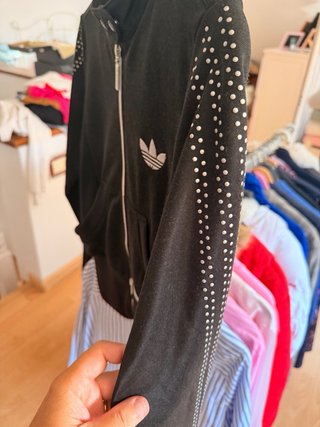 Chaqueta Adidas Negra con Tachuelas