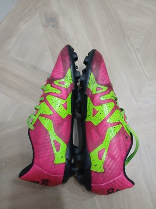 Botas de fútbol Adidas rosas y verdes