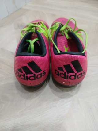 Botas de fútbol Adidas rosas y verdes