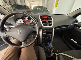 Peugeot 207 2012