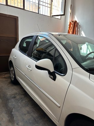 Peugeot 207 2012