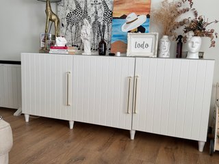 Aparador y mueble TV blanco y dorado