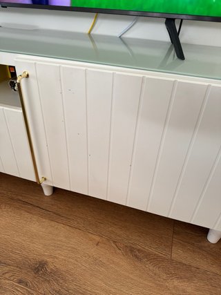 Aparador y mueble TV blanco y dorado