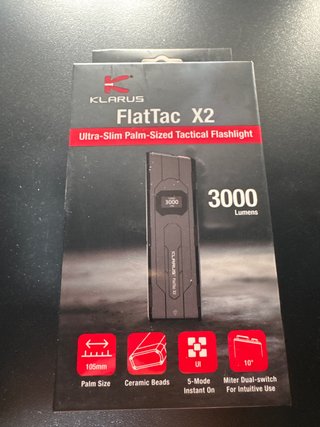 Linterna Klarus FlatTac X2 Táctica Ultra-Slim