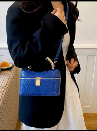 Borsa quadrata effetto pitone blu