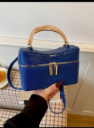 Borsa quadrata effetto pitone blu