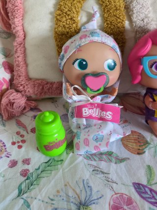 Lote de 2 muñecas Bellies con accesorios