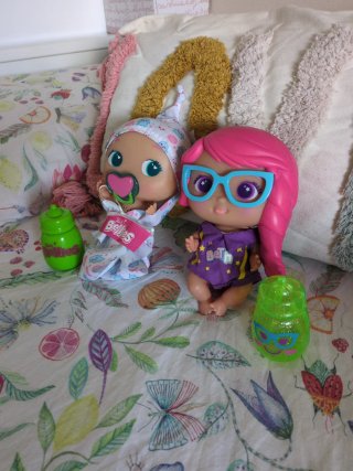Lote de 2 muñecas Bellies con accesorios