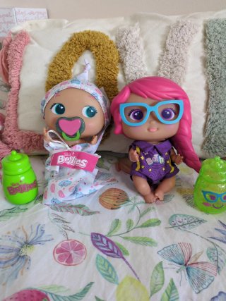 Lote de 2 muñecas Bellies con accesorios