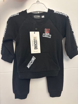 Conjunto Moschino bebé negro