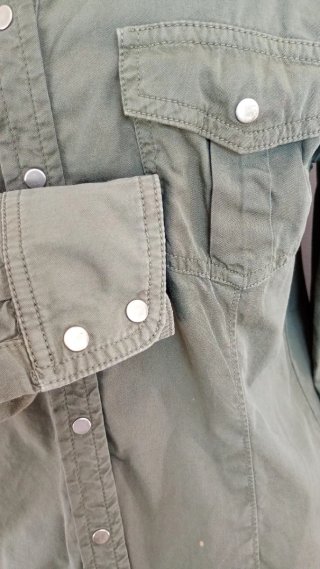 Camisa Stradivarius verde militar
