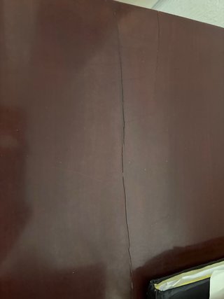 Escritorio de madera de cerezo