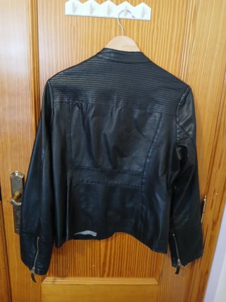 Chaqueta de cuero negra