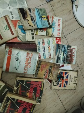 Lote de libros época del automóvil y fichas