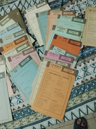 Lote de libros época del automóvil y fichas