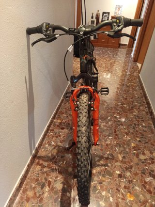 Bicicleta Rockrider 24 Negra y Naranja