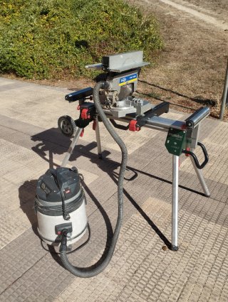 Sierra ingletadora Virutex + mesa + aspiradora