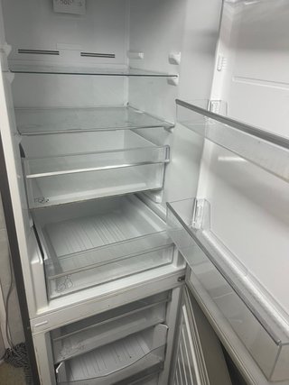 Nevera Grundig 185cm x 50cm x 60cm