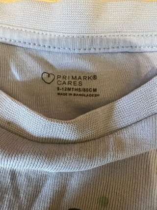 Abrigo y camisetas  niño 9-12 meses