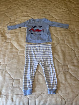 Abrigo y camisetas  niño 9-12 meses