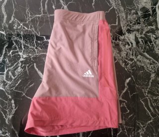 Pantalón corto Adidas hombre beige y rosa