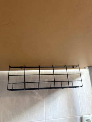 Mesa Linnmon Ikea madera con organizador de cables