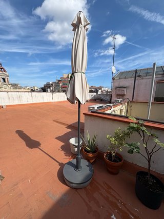 Sombrilla de terraza con soporte