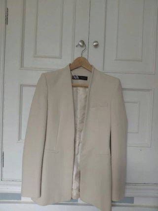 Traje Zara chaqueta y pantalón beige