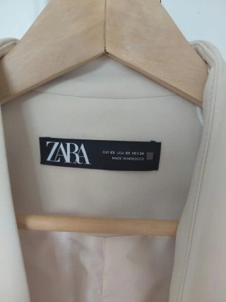 Traje Zara chaqueta y pantalón beige