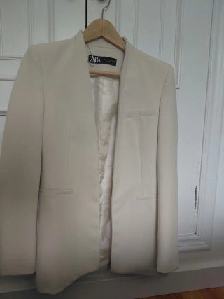 Traje Zara chaqueta y pantalón beige