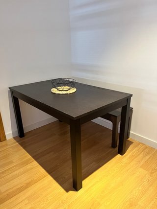 Mesa comedor + 2 sillas madera y banco