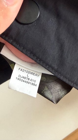Chaqueta Jordan Negra con Logo Zion