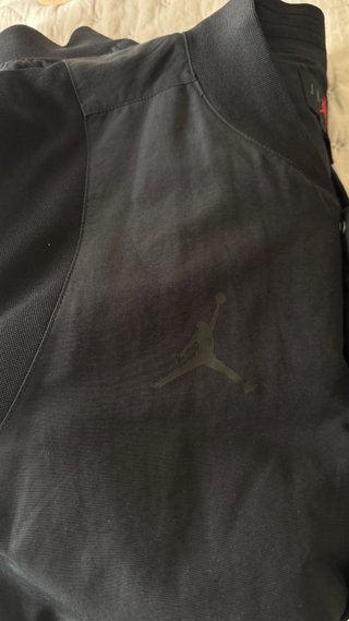 Chaqueta Jordan Negra con Logo Zion