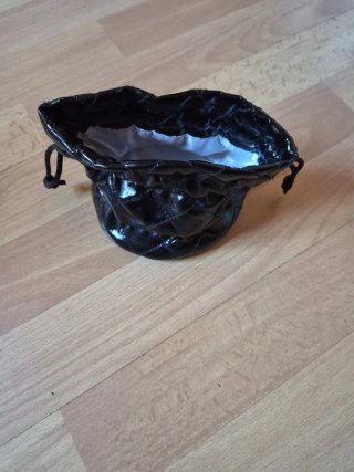 Bolsa joyero Guess acolchada negra