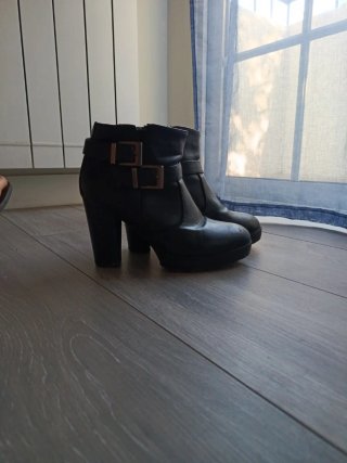 Botines negros tacón con hebillas