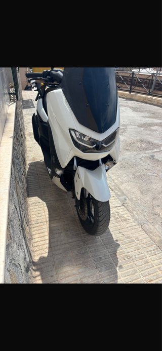 Yamaha NMAX Connect Blanca