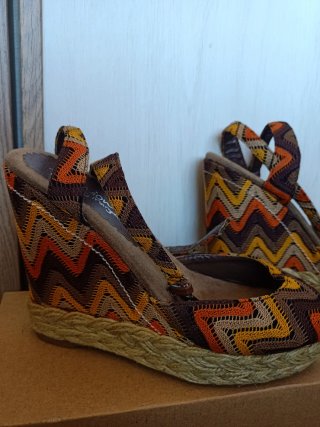 Sandalias esparto cuña étnicas