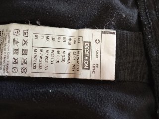 Pantalón deportivo Decathlon negro y verde