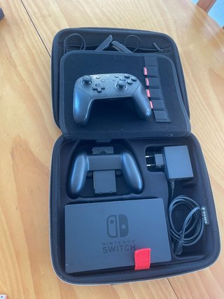 Nintendo Switch con funda protectora