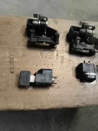 Corpo Serratura Cofano Vespa 50-125 PKS