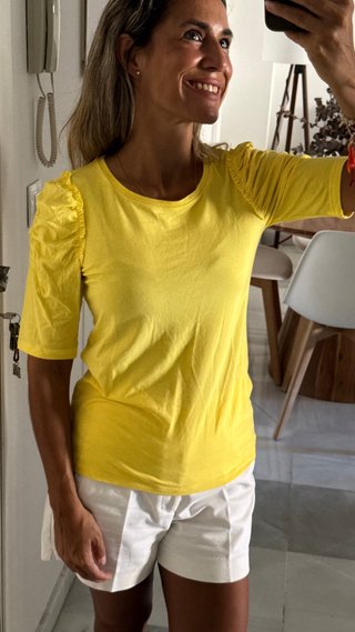 Camiseta Stradivarius con etiqueta