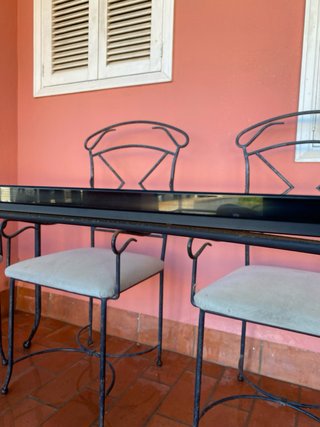 Mesa comedor de cristal y 6 sillas de hierro