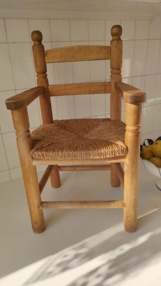 Silla infantil de madera