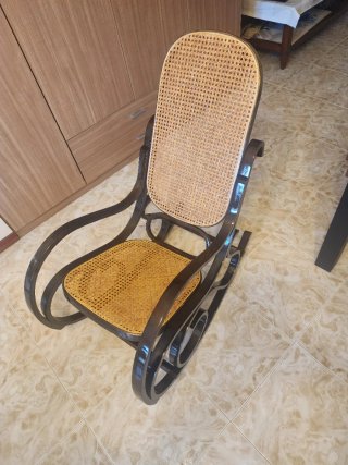 Mecedora antigua ratán y madera