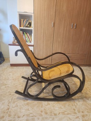 Mecedora antigua ratán y madera