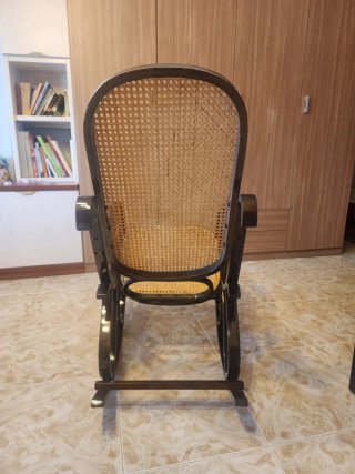 Mecedora antigua ratán y madera
