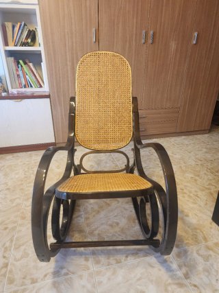 Mecedora antigua ratán y madera