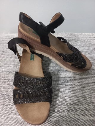 Sandalias cuña negras